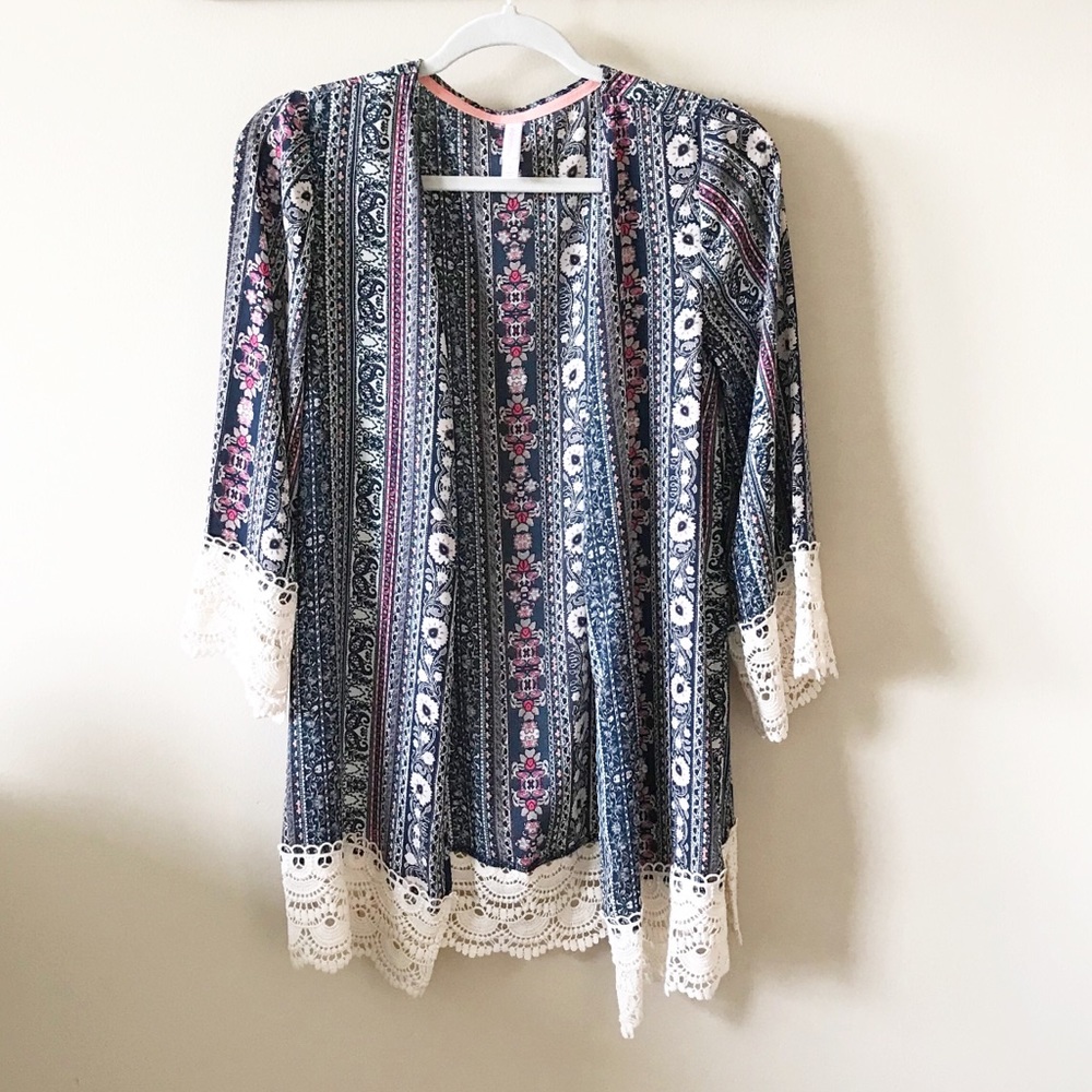 Floral Duster With Embroidered Lace Detail
